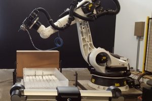 (Tiếng Việt) ROBOT GIA CÔNG CÓ THỂ VƯỢT TRỘI HƠN MÁY GIA CÔNG CNC KHÔNG?